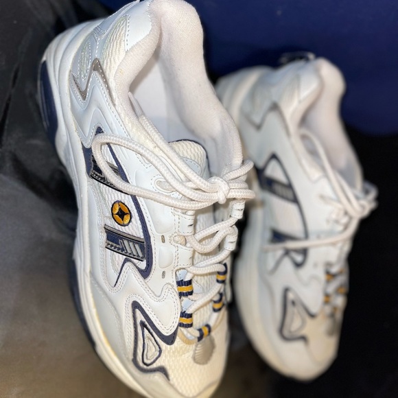 . Almost new, worn twice. Size was too small. Excellent condition - Picture 2 of 6